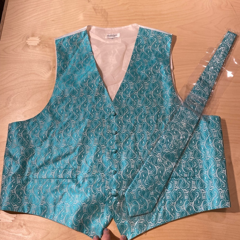 Vittorio Farina Vest with Matching Tie 2XL (AG)